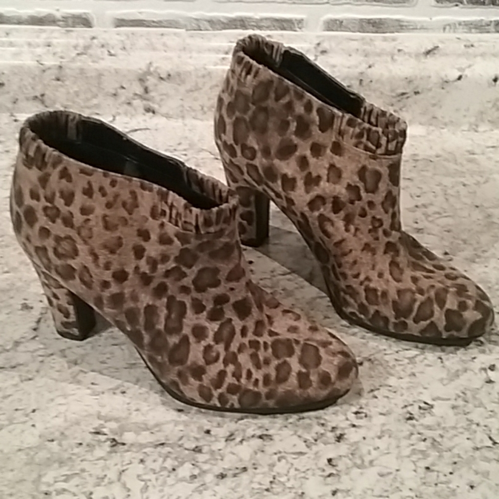 SAM & LIBBY leopard print booties size 8.5